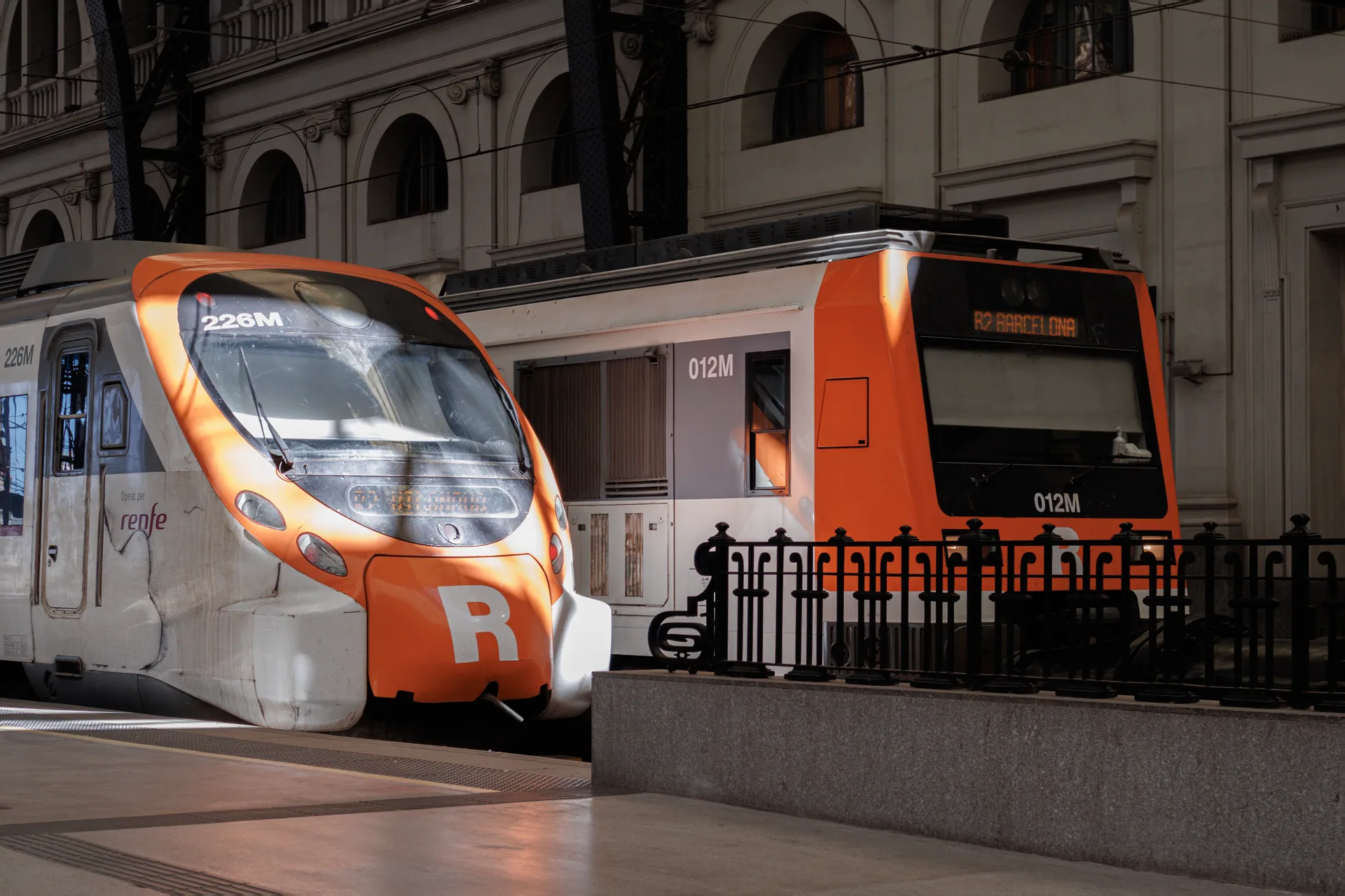 Trens de Rodalies a l'Estacio de Franca, Barcelona